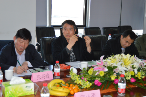 北京市工商聯(lián)佘運(yùn)副主席(中)、張峰處長(左)，北京市統(tǒng)戰(zhàn)部曹杰處長(右)